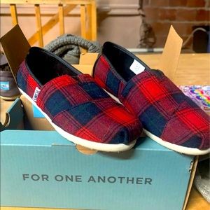 Girls Brand New slip on Toms
